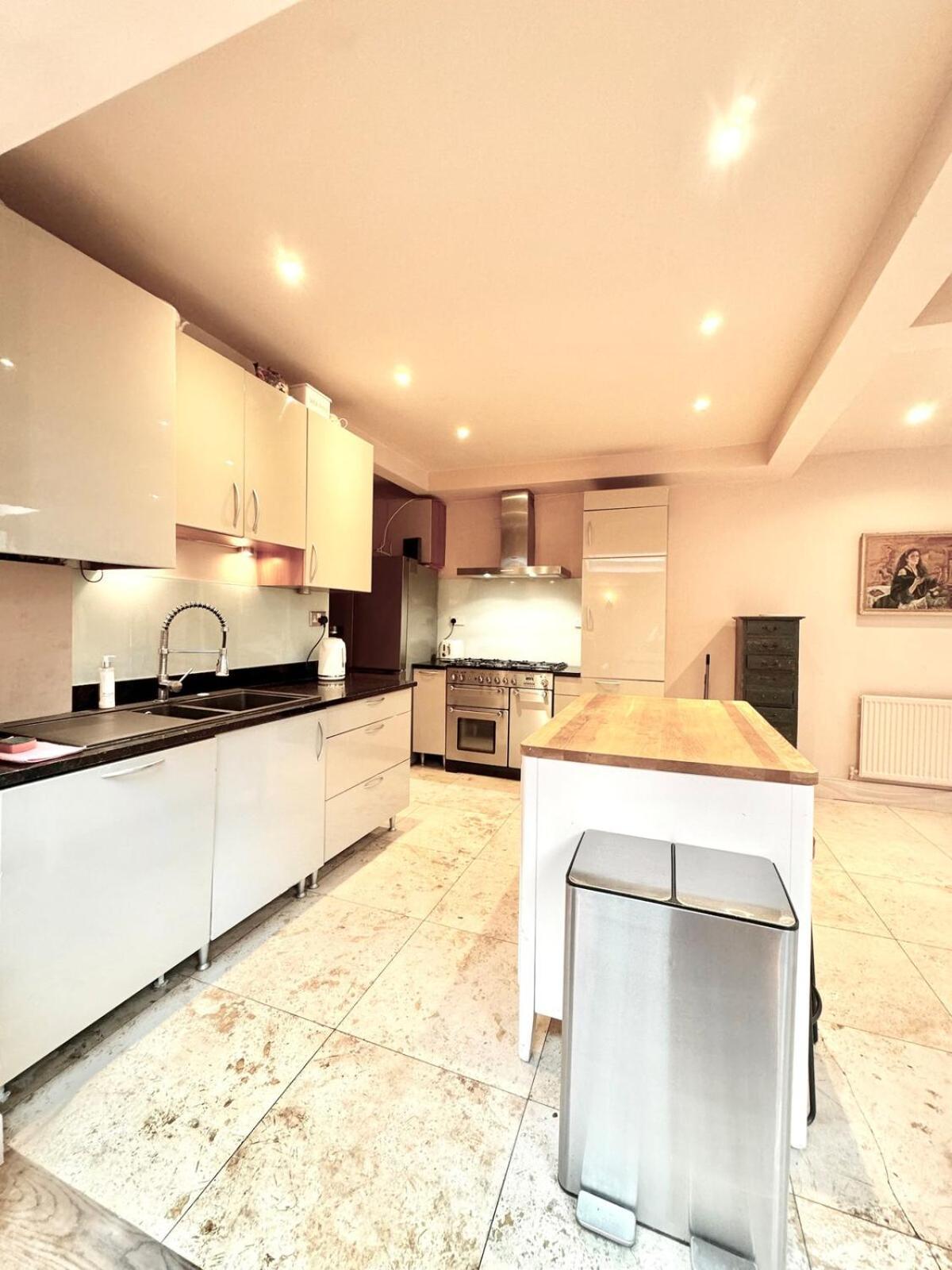 Stylish Near Notting Hill